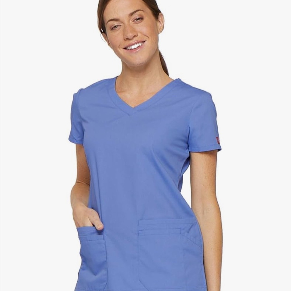 Dickies Women's  EDS Signature V-Neck Scrub Top modern classic